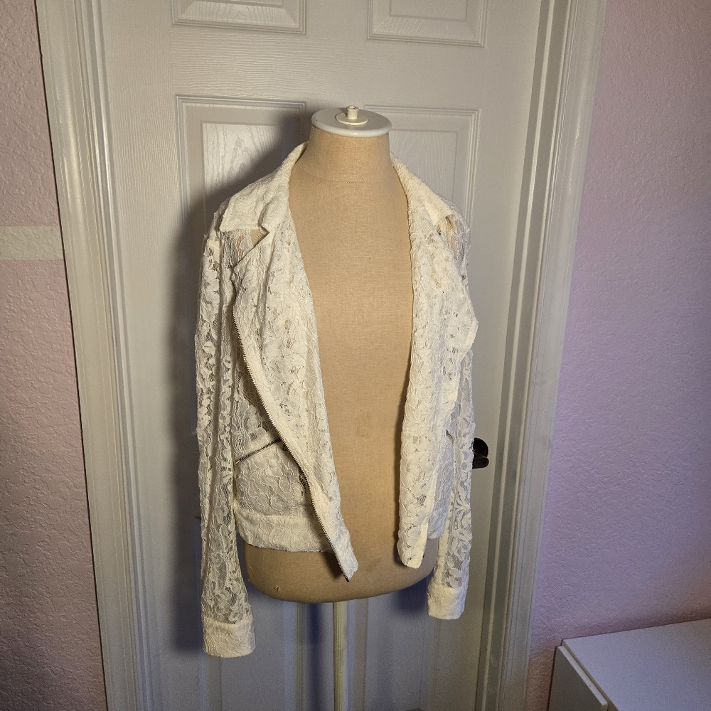 Bebe Biker Jacket Sheer Ivory Lace Size 12 Feminine Zipper Cropped Vintage Vibes - Picture 3 of 8